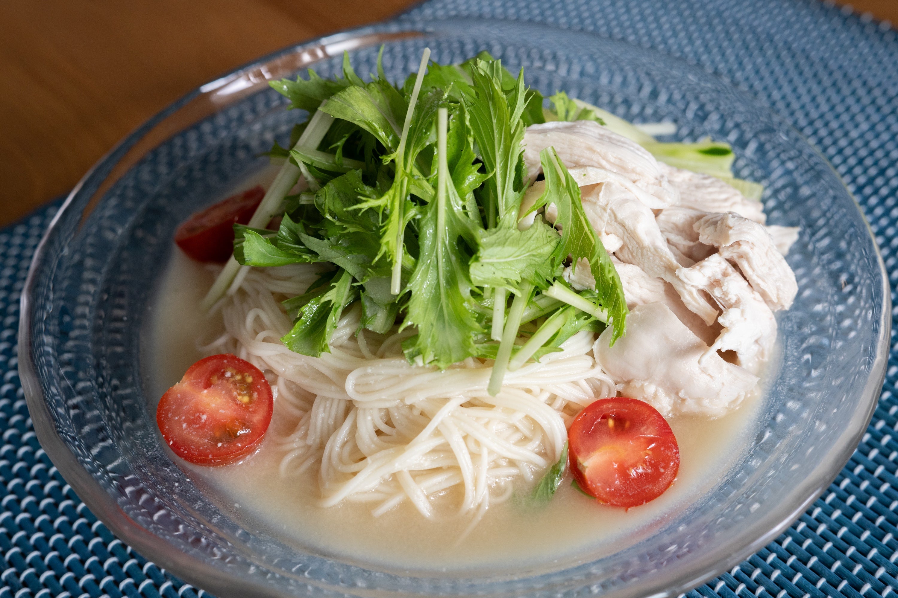 野菜たっぷりでちゅるうま！あまざけの鶏白湯風そうめん